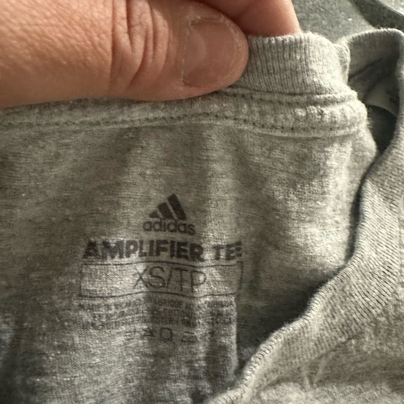White Adidas t shirt no stains no holes xs mens size - Picture 2 of 2